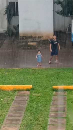 Que buen recuerdo de lluvia con la patrona 🥰🌧️ | Daniel Carrillo