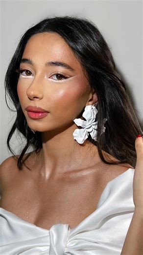 Jenya Stepanyan 🇦🇲 on Instagram: "#makeupartist #glowmakeup #softglam #editorialmakeup #beautyphotography #armenia #makeupart #inspire"