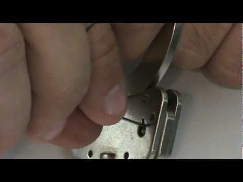 Urban Survival - How to Pick the Double Lock on Handcuffs