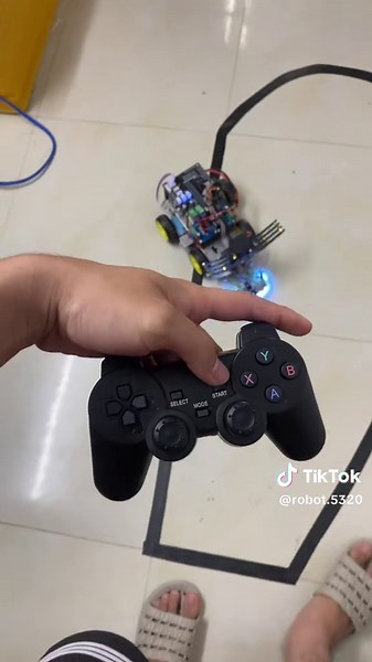 Test phần 2 cho anh em xem dò line pid của con #robot #code #arduino #mega #lines #pid #arm #lipo #bts7960 #servo #ps2 #robot🦾🦿 💌