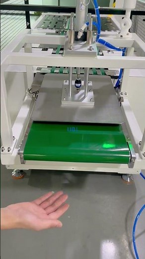 Fully automatic blanket folding machine