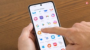 1K views | Mit der 5.Generation der Z-Flip-Smartphones hat Samsung endlich ein größeres Außendisplay eingeführt. Jedoch lassen sich nicht alle Anwendungen auf dem quadratischen Bildschirm nutzen. Wir zeigen euch einen Trick, mit dem ihr doch alle Apps auf dem Außendisplay nutzen könnt. | CHIP | Facebook