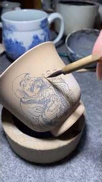 沉浸式创作！这件作品您会喜爱嘛，青花釉下彩的手绘作品。如您喜欢记得点个赞哦！谢谢！#art #景德镇陶瓷 #ceramic #陶瓷藝術 #painting #手绘 #drawing #cat