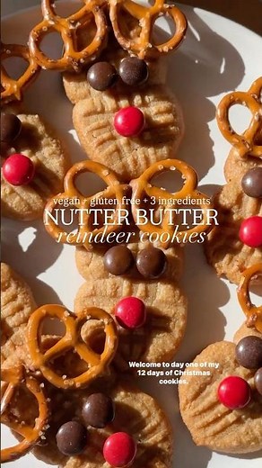 Nutter Butter Reindeer Cookies 🍪 recipe: www.booboosbakery.com #christmascookies