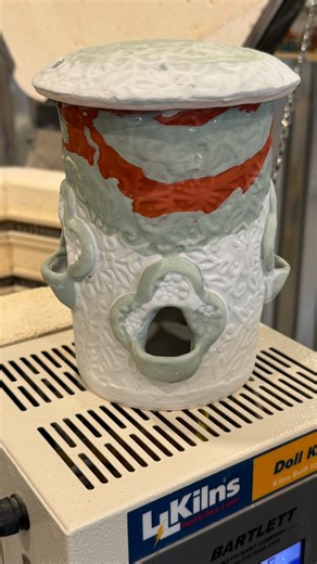 3.3K views · 31 reactions | ✨Bird Feeder and Foxy Iced Tea Cups going in the kiln!This bird feeder is just one of the classes I’ll be teaching at this year’s @firedartsexpo later in the week! Stay tuned to see what the fished piece looks like!The foxy cups are a recent ClayShare class which you can watch right now, just follow the link in our bio! #madewithclayshare @jessputnamphillips @hotkilns #birdfeeder #foxycups #icedteaseason | Clayshare | Facebook