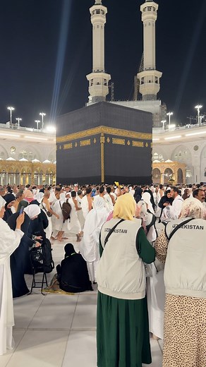 867K views · 162K reactions | A beautiful glimpse, a thousand duas. | Hadith of the Day | Facebook