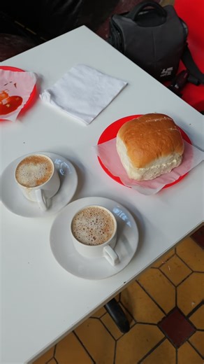 Found a solid samosa spot in Akurdi that PCMC folks need to know about! Samos is that perfect local option when you're craving good samosas but don't want to travel all the way to Camp. This small outlet in Akurdi serves decent Irani-style snacks that hit the spot. Tried their Chicken Samosa, Veg Samosa, Bun Maska, and Irani Chai. Is it extraordinary? No. Is it good enough for a local samosa fix? Absolutely. Sometimes you don't need the best in the city, you just need something solid that's near