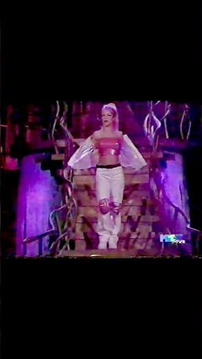 Britney Spears - Baby One More Time Tour - Hamilton #throwback #nostalgia #britneyspears #popsinger