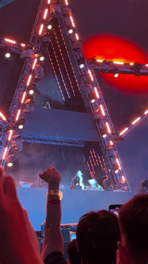 Alan Walker & Van Mai Huong - Heineken countdown 2026 #heinekencountdown #alanwalker #alanwalkerlily