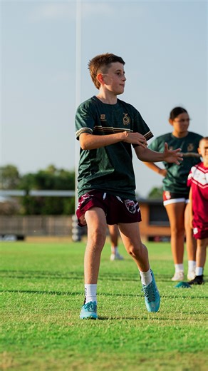 @3p__performance on Instagram: "WHERE ARE HIS HIPS FACING? 🙋‍♀️ 🙋‍♂️ 💭 🏉 WATCH THE DEFENDERS HIPS AND MAKE A DECISION BASED ON THAT 🔥 #purpose #practice #persistence #3p"