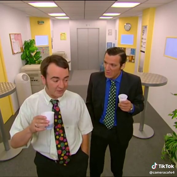 Les ciseaux coupent la feuille & Oursins les bains#humor #pourtoi #sketch #cameracafe #series #videoviral