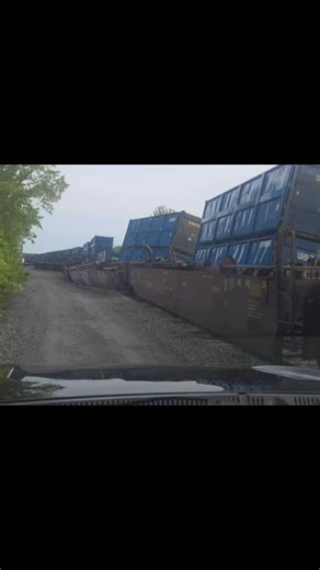 Trains hitting things on Instagram: "Run away Intermodal cars cause a derailment in the yard Pictures after the video #runaway #intermodal #traincars #derail #derailment #traincrash #accident #railyard #switching #disaster #whoops #crash #trains #trainstagram🛤️ #trainspotter #railfan"