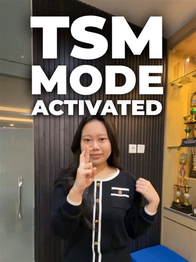 Begitu TSM Mode Activated, bawaannya langsung siap menunjang tugas dan segala produktivitas kuliah!🎓💼 Dari almet kebanggaan sampai kalkulator andalan, mana nih barang yang paling anak TSM banget menurut kalian?😏🫵🏻 #TrisaktiSchoolOfManagement #TSMTRISAKTI #FYP
