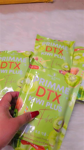 Precious Skin Primme DTX Kiwi Plus Fiber dietary supplement sachets, which are designed to support digestion and detoxification. Formulated with kiwi extract, high fiber, prebiotics, and natural ingredients like apple, garcinia cambogia, green coffee bean, and black pepper extracts. Aims to cleanse the digestive system, help eliminate waste, and boost metabolism. Key benefits often include reducing bloating, improving bowel movements, and supporting overall gut health. | Beauty Buzz