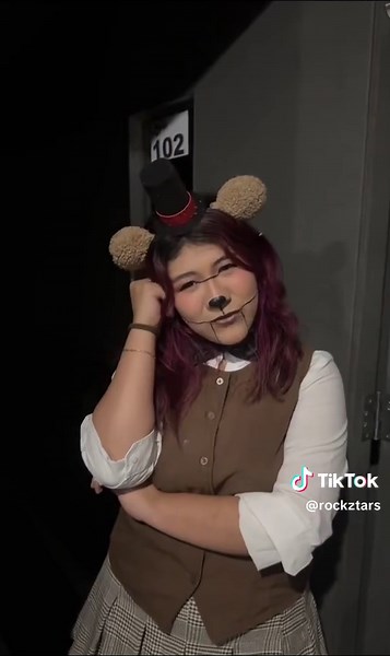 Cosplay de Five Nights at Freddy's: ¡No puede haber 2!