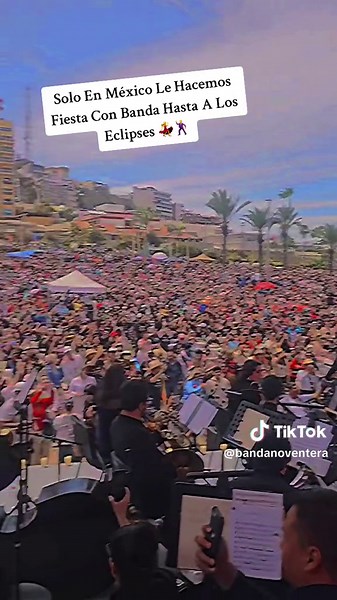 Fiesta con Banda en México durante un Eclipse