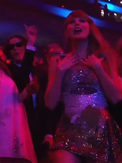 Taylor Swift dancing to “Teenage Dream” at the VMAs (2024)