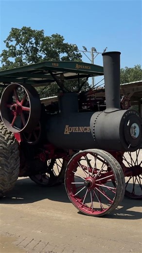 Advance Rumely steam traction engine running 👍 Pinckneyville Illinois tractor show #shorts