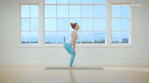 Create mobility and length in all areas of your body with Amy Havens. This beginner class welcomes active stretching to elongate muscles, taking pressure off of your spine and promoting an easeful awakening of the body. Start the full class here: https://bit.ly/3SOwb78 #pilates #pilatesanytime #pilatesmat #matpilates #pilatesformobility #pilatesteacher #pilatesclass #pilatesworkout #beginnerpilates #pilatespractice | Pilates Anytime