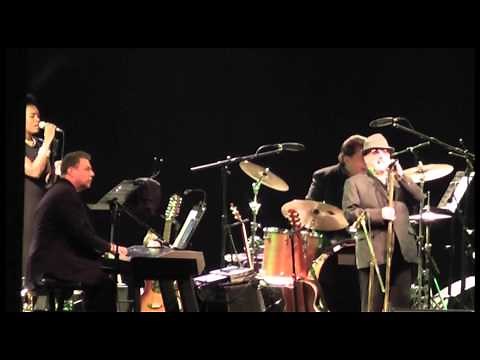 Van Morrison - Carrying A Torch (live in Brescia 06.06.2015)