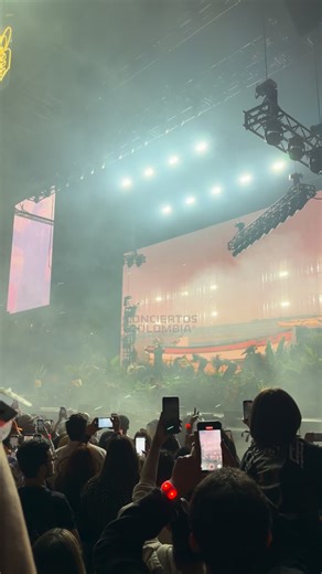 CONCIERTOS COLOMBIA OFICIAL ® on Instagram: "Así inicia @beele su séptima fecha en el Movistar Arena. 🏟️ Produccion de @paramopresenta"