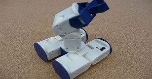 Ra đời robot kì lạ phục vụ giáo dục