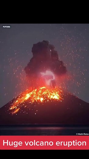 Massive Krakatau Volcano Eruption with Lightning Show