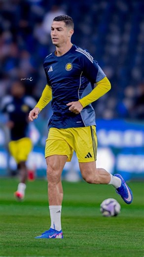 _KAYNE_ on Instagram: "1997년 개봉한 영화 Titanic은 잭과 로즈의 운명적인 사랑을 통해 비극 속에서도 오래 남는 감정의 깊이를 보여주는 작품입니 다. 화려한 연출보다 인물의 감정에 더 집중한 제임스 카메론 감독의 스 타일은 지금 다시 봐도 묘하게 가슴을 울리죠. 배가 침몰하는 장면이 아 닌, 두 사람이 서로를 바라보던 순간들이 더 강하게 기억에 남는 영화이 기도 합니다. 이 감정을 완성해주는 곡이 바로 셀린 디온의 *"My Heart Will Go On"*입니다. 처음 들으면 잔잔한데, 어느 순간 자연스럽게 가슴 이 벅차오르는 느낌을 줍니다. 특히 후반부의 고조되는 보컬은 영화 속 잭과 로즈의 마지막 장면과 겹쳐지면서 괜히 마음이 서늘해지기도 하고 요. 많은 분들이 "이 노래가 나오면 왜 그 장면이 자동으로 떠오르는지 모 르겠다"고 말하는데, 그만큼 영화와 음악이 자연스럽게 얽혀 있는 곡입 니다. 1998년 아카데미 주제가상을 비롯해 여러 상을 휩쓴 건 단