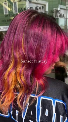 OH MY LORD! Who doesn't love a little sunset vibe! 💛💜💗 Hair by: @Mia Hairstylist #sunsethair #hairtok #kapperzaandam #shahscolorhouse #hairstylistsoftiktok