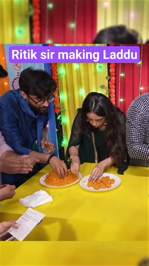 🪔Ritik sir making Laddu 🥳#physicswallah Samridhi mam and Ritik sir diwali celebration 9🪔#pw#alakhsir