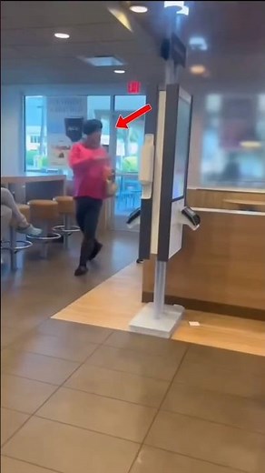 Crazy Karen Freaks Out at McDonald’s Drive-Thru #karenmeltdown #crazykarens #karen