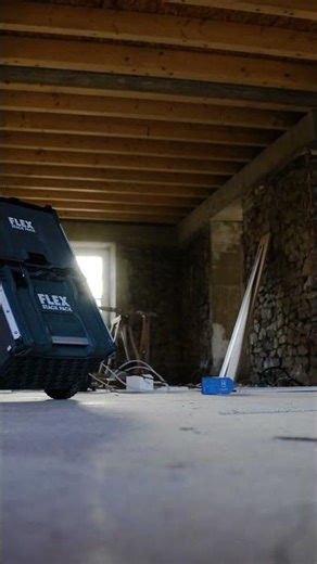 Kompakter Akku-Sauger mit manueller Filterabreinigung