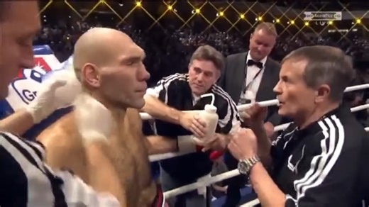 #DavidHaye #NikolaiValuev #knockout Prepare for the ultimate "David vs Goliath" showdown as towering Russian giant Nikolai Valuev 🇷🇺, the heaviest and tallest world heavyweight champion in history, takes on British speedster and title challenger David "The Hayemaker" Haye 🇬🇧. With the WBA Heavyweight Title on the line, this clash on November 7, 2009, inside the Nuremberg Arena, delivered a shocking upset that no one saw coming. Haye, giving up over 90 pounds and nearly a foot in height, used