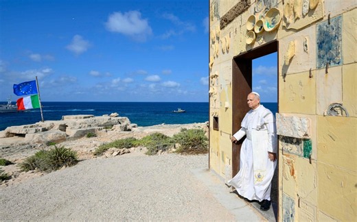 Papa Leone XIV in visita a Lampedusa: "Europa chiamata a una responsabilità epocale"