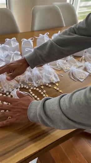 Pulseras del rosario con cruz para bautizos: ideas de regalo