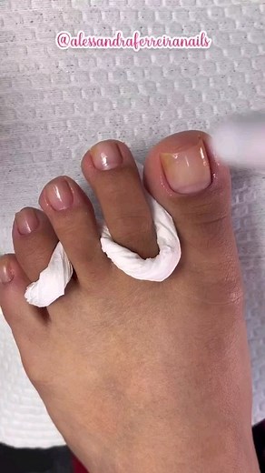 Curso de Manicure online👩‍🎓💅 on Instagram: "FRANCESINHA COM FUNDO ROXINHO 💜GOSTOU? Já compartilha com quem vai fazer essa … Esmaltes :👇 Zaz Impala , cordão de pérolas Ana hickmann , pétala Branca Colorama e Véu da Colorama 🤍 ... 🎥Crédito @alessandraferreiraunhass ..."