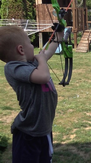 We all have that one friend that shoots like this and has the mouth to back it up! #foryou #foryoupage #foryourpage #archery #bowshooting #funny