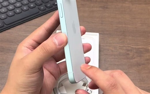 63_#iPhone15 蓝色真的好看！不会错。__#开箱