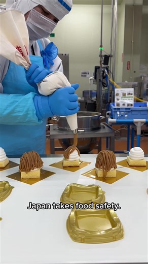 A little BTS of a Japanese 7/11 sweets factory🍡 #japan #japanesefood #food #711