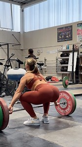 SUMANDO REPETICIONES @helena.aven . . . Weightlifting - 👉TODOS LOS DÍAS 📆 de Lunes hasta el Sábado tarde. ➡️consulta ya nuestros horarios 🧐 . NO DEJES PARA MAÑANA LO QUE PUEDAS HACER HOY….. Solo tú eres el dueño de tus resultados!!! • • 🗣️ PIDE YA TU CLASE DE PRUEBA GRATUITA. • • 📈 @halteromolinsprogram #weightlifting #snatch #clean #jerK #weightliftingmotivation #levantamientodepesas #olimpiclifting #classicweightlifting #weightliftingvideos #weightliftingstars #gym - Para más ℹ️: 📩 ofici