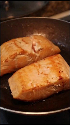 Salmão Grelhado com Molho de Shoyu e Mel