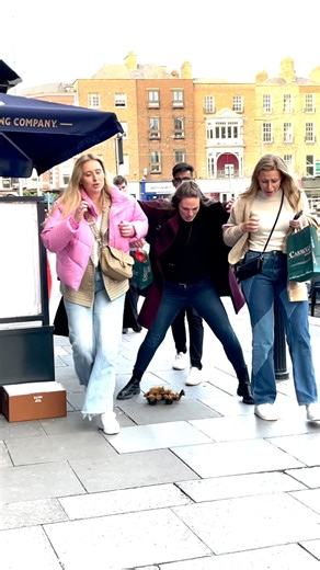 956K views · 10K reactions | Try not to laugh 來藍✌ Spider Prank #viralpage #reaction #best #funnymemes #justforfun #prank #videooftheday #shortvideo #smile #funnyvideos #incredible #funnyreels #beautifulgirls #scared #comedy | Tourmeka | Facebook