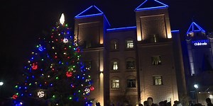 Sanford prepares for Christmas at the Castle