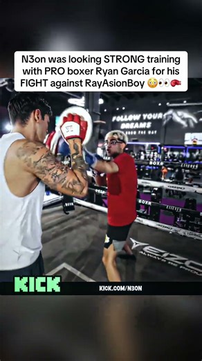 N3on was looking STRONG training with PRO boxer Ryan Garcia for his FIGHT against RayAsionBoy 😳👀🥊