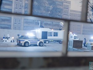 反恐场景再现 lego乐高警匪大战 火力的较量 炮击扫射正义胜利 战况激烈冲锋突击进攻防守包围大战营救被困者 打败匪徒成功拯救人员