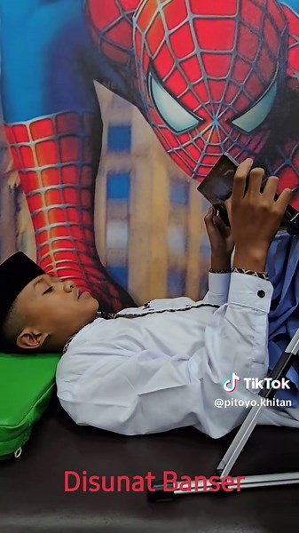 Khitan Nyaman: Cinta Pekerjaanmu