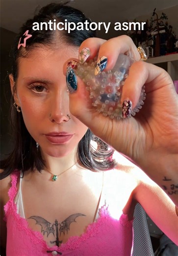 more anticipatory asmr that I LOVE!!!! also i loved the pink vibes today teehee have a nice day 💗 #asmrtiktoks #anticipatoryasmr #personalattention #fastasmr #handmovements
