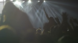 Music fans clapping - Free Stock Video