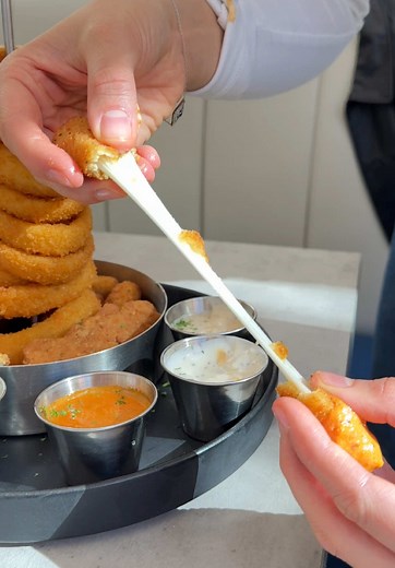 Delicious Comfort Food at Elm Street Diner