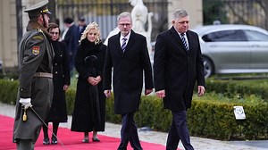 Fica v Česku nechtěli, zachránila ho Čaputová, píší na Slovensku. S Fialou se příliš nezasmál - Expres.cz